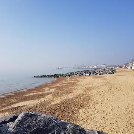 6 Berth Caravan With Decking At Felixstowe Beach Holiday Park Ref 55038Ow Exterior photo