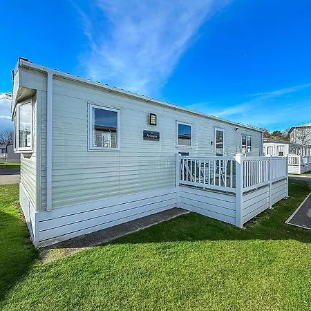 6 Berth Caravan With Decking At Felixstowe Beach Holiday Park Ref 55038Ow Exterior photo