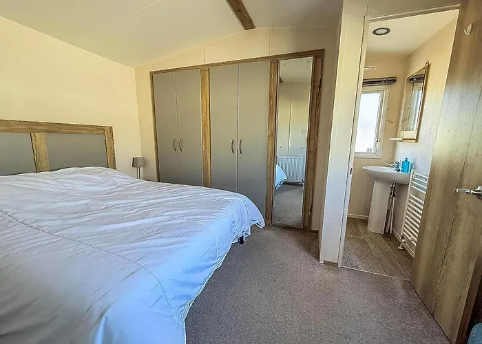 6 Berth Caravan With Decking At Felixstowe Beach Holiday Park Ref 55038Ow