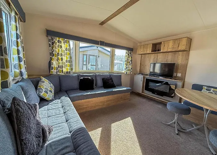 6 Berth Caravan With Decking At Felixstowe Beach Holiday Park Ref 55038Ow