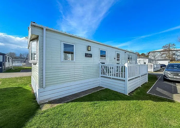 6 Berth Caravan With Decking At Felixstowe Beach Holiday Park Ref 55038Ow